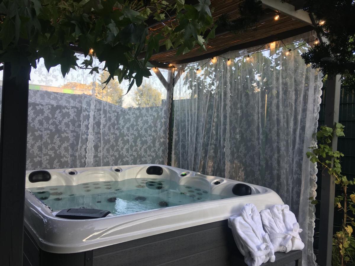 La Villa Des Roses - Suite & Spa Lys-lez-Lannoy Dış mekan fotoğraf